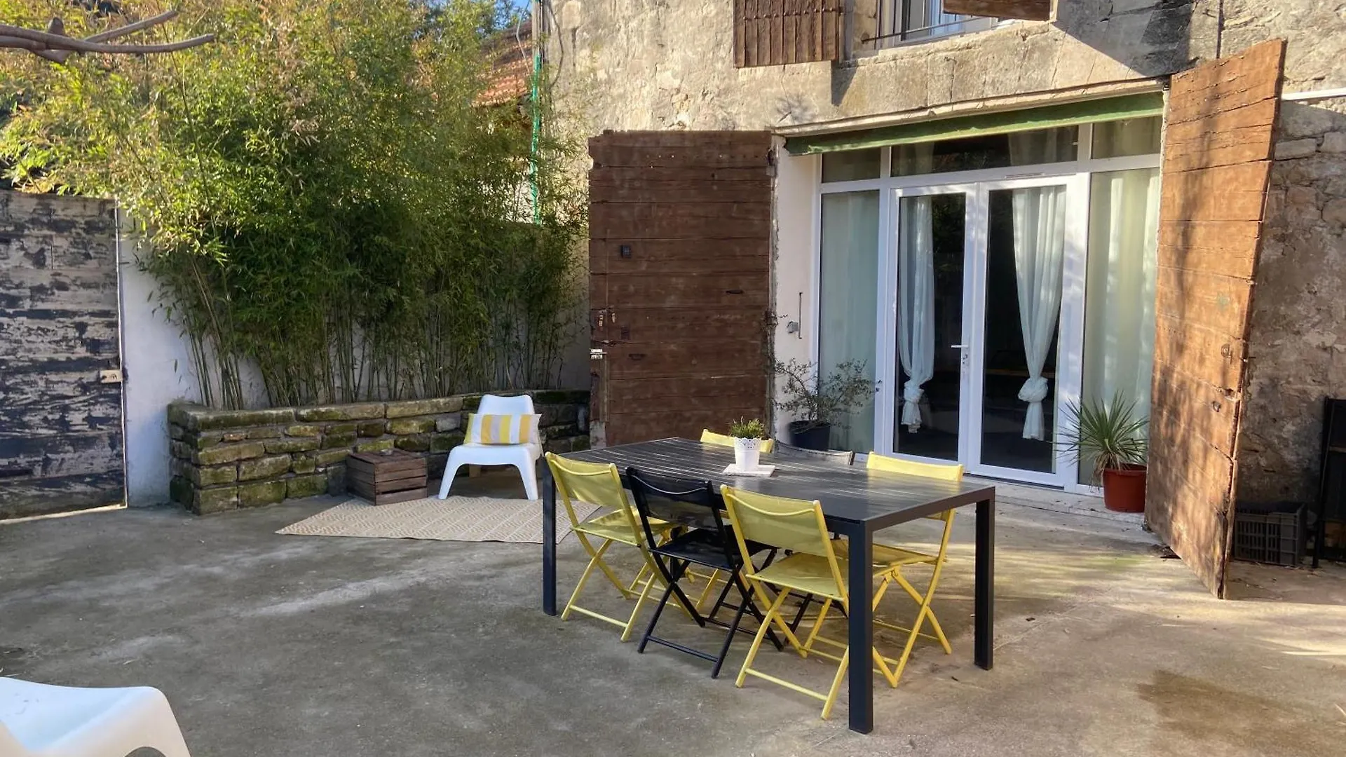 Grange Familiale 2 A 4 Chambres Tarascon France