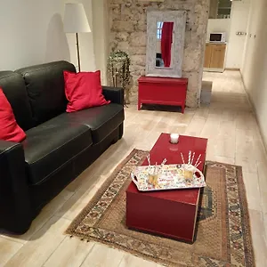 Couette-café D'hôtes Indépendantes Au Rez-de-chaussée D'une Maison Provençale Dont Avec Cour Intérieure, Tarascon